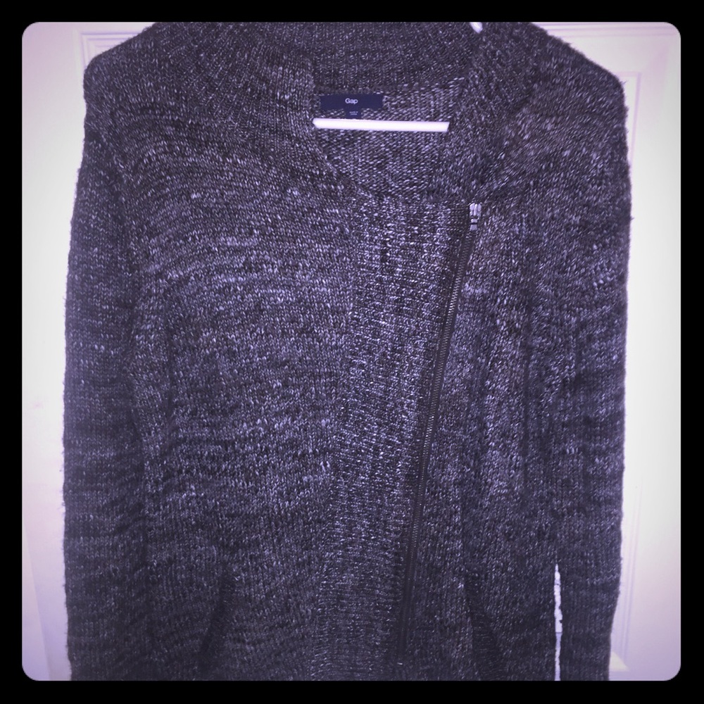 Gap sweater